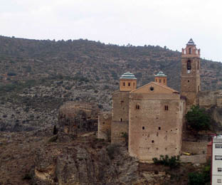 Visit to the fortified church of Castielfabib, at Racó d'Ademús.